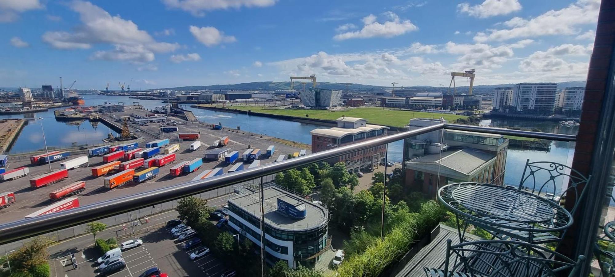 Sailortown Stays - 4 Star Luxury Apartment Belfast Bagian luar foto