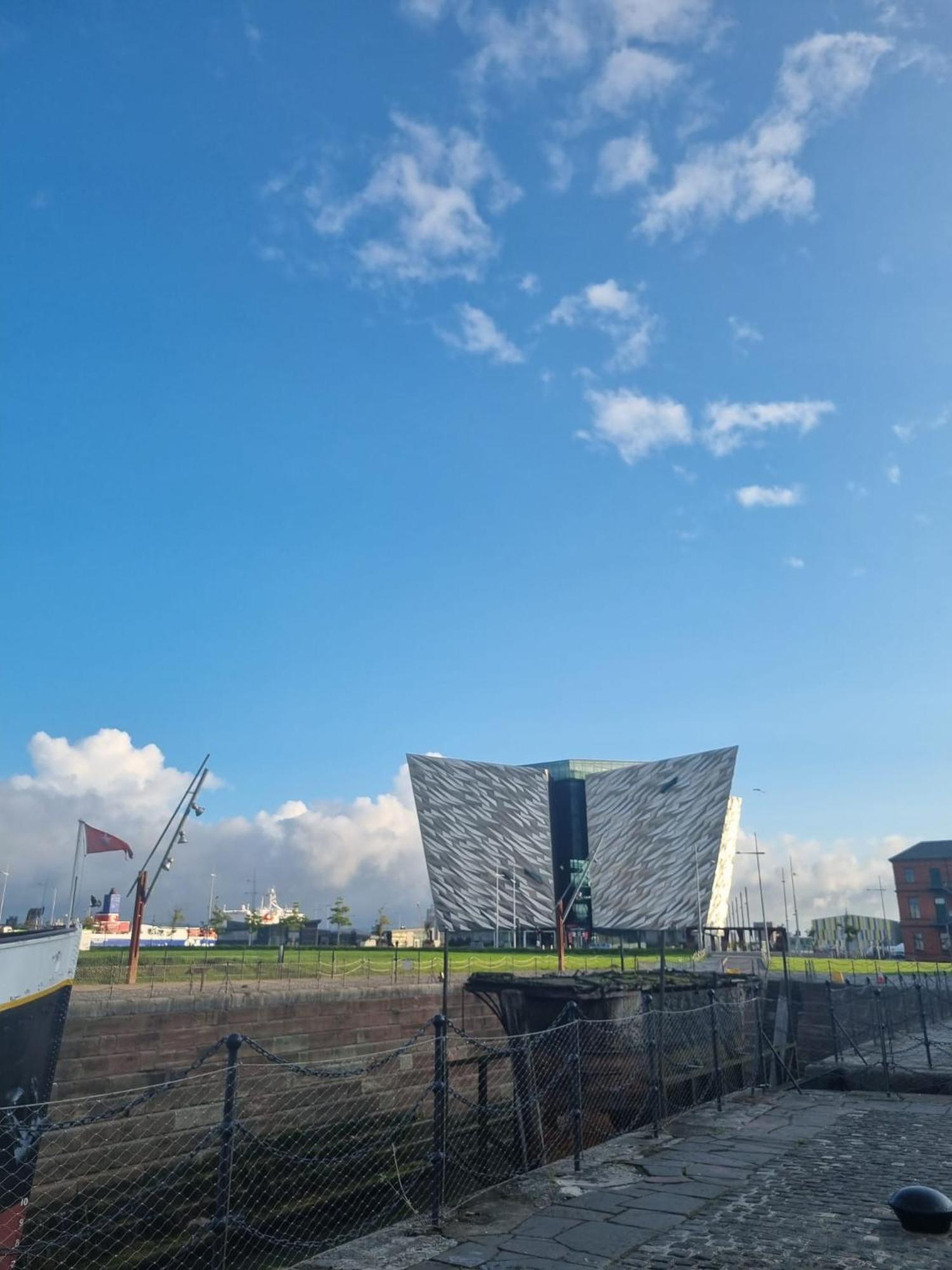 Sailortown Stays - 4 Star Luxury Apartment Belfast Bagian luar foto