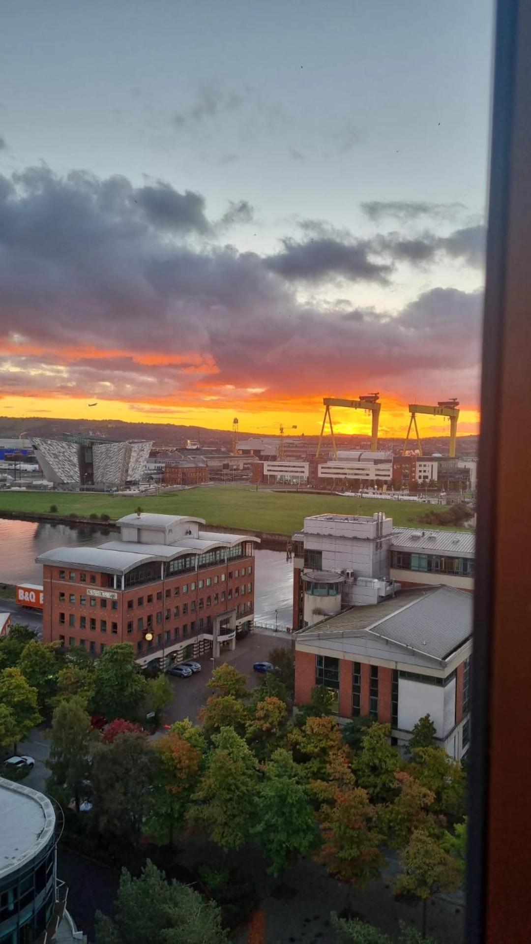 Sailortown Stays - 4 Star Luxury Apartment Belfast Bagian luar foto